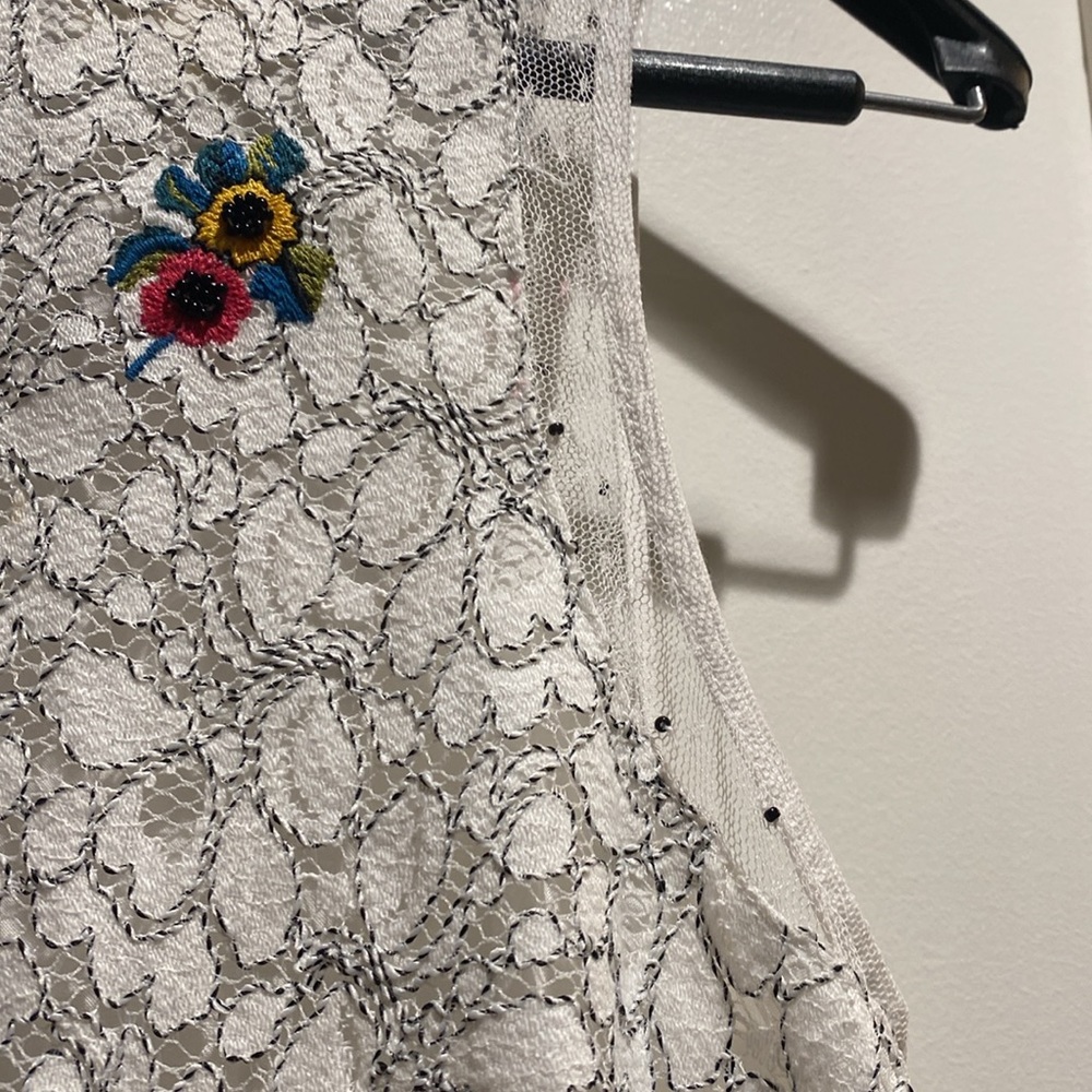Super cute sleeveless top by Maeve. Size 10 - Picture 5 of 9